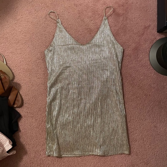 Host pick! 🎉 Amuse Society After Sunset Dress in Silver - Picture 9 of 15